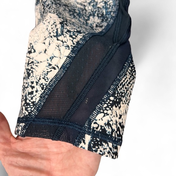 Lululemon Never Still Crop 21” Wildwood Multi Nocturnal Teal Blue Mesh size 6 - Picture 7 of 11